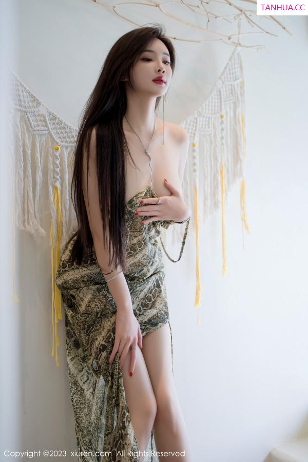 周妍希 奶瓶土肥圆 [XiuRen]高清写真图 2023.09.05 No.7339 Carol周妍希 长裙美臀第17张图片